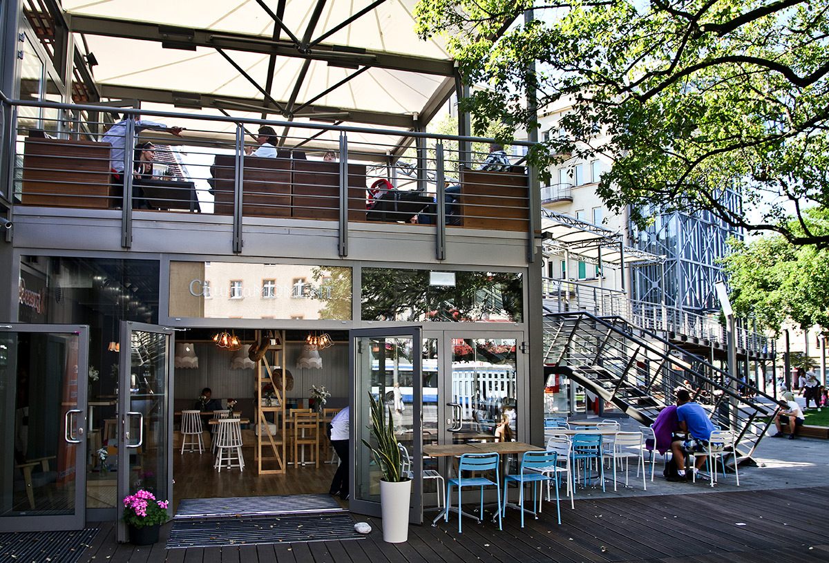 Chwila Moment terrace on Świętojańska
